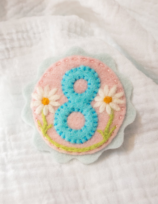 Daisy Felt Birthday Badge